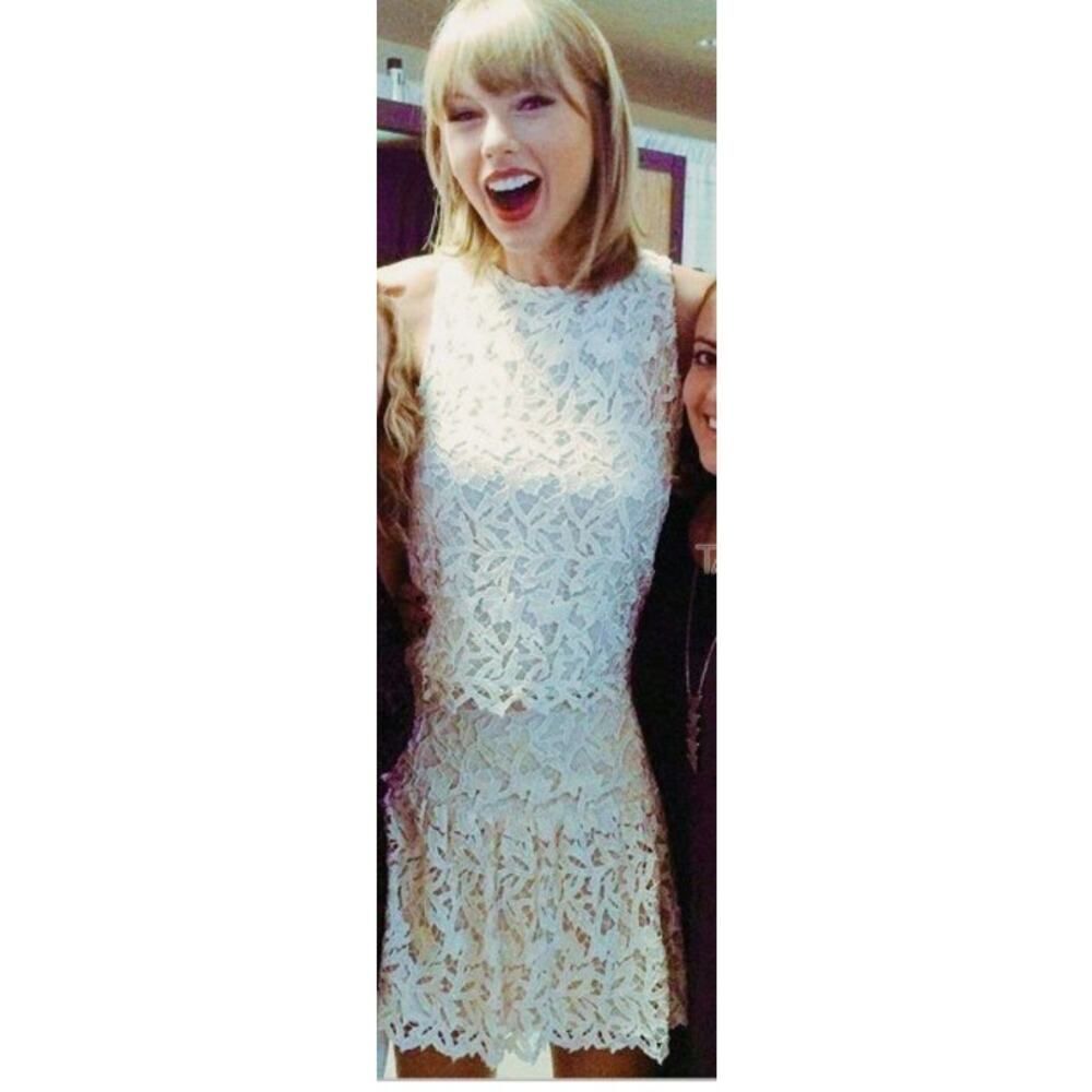 Alice + Olivia Cream Jayce Lace Mini Skirt Sz. 2